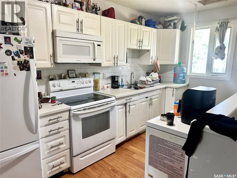 1228 Robinson STREET, Regina, photo 2