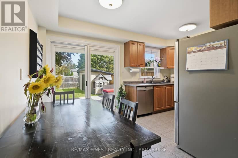 28 Melborne Court — photo 10 of 40