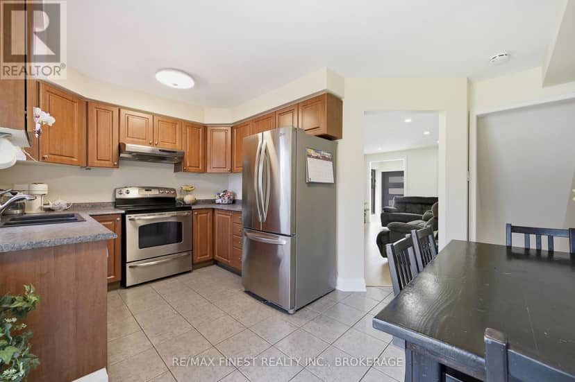 28 Melborne Court — photo 11 of 40