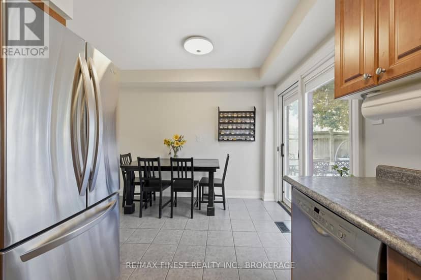 28 Melborne Court — photo 13 of 40