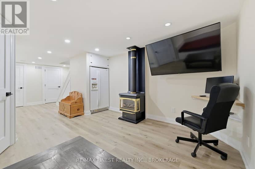 28 Melborne Court — photo 27 of 40