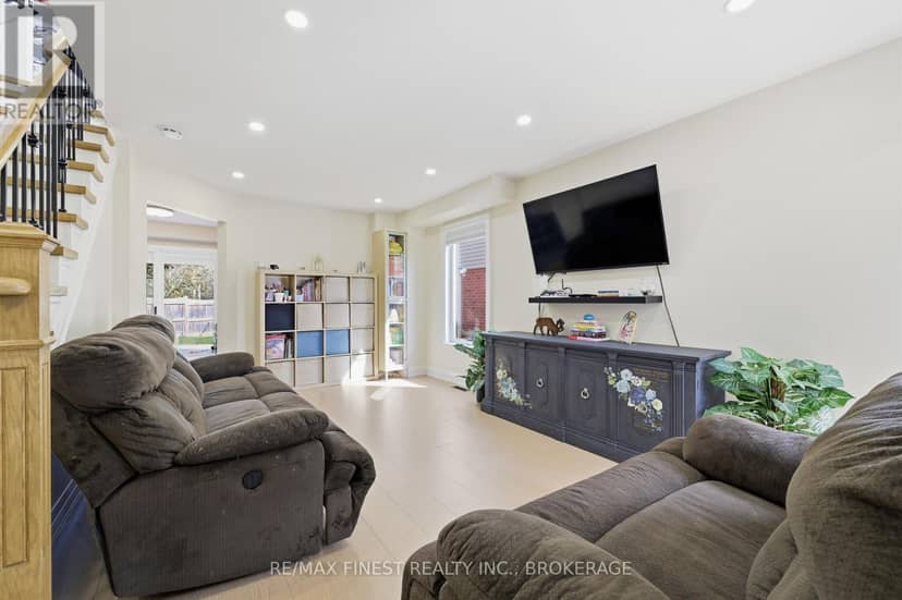 28 Melborne Court — photo 7 of 40