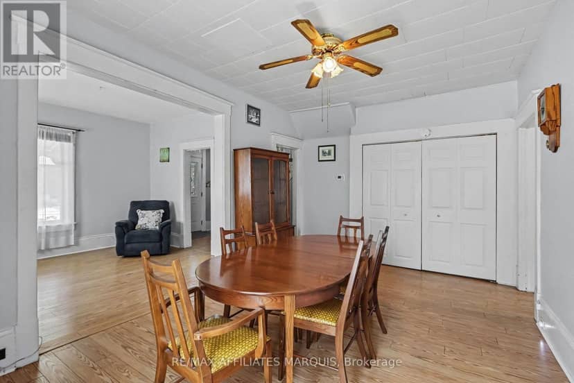 77 Russell Street E — photo 8 of 31