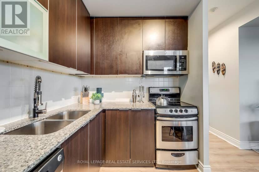 203 - 16 Brookers Lane — photo 13 of 36