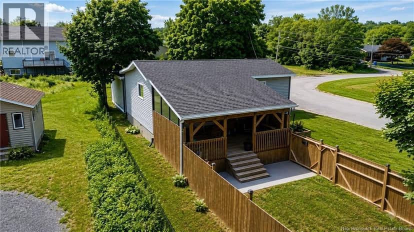 1245 ST THERESA Crescent — photo 4 of 40
