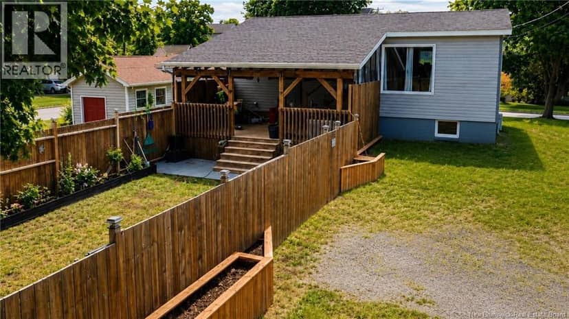 1245 ST THERESA Crescent — photo 1 of 40