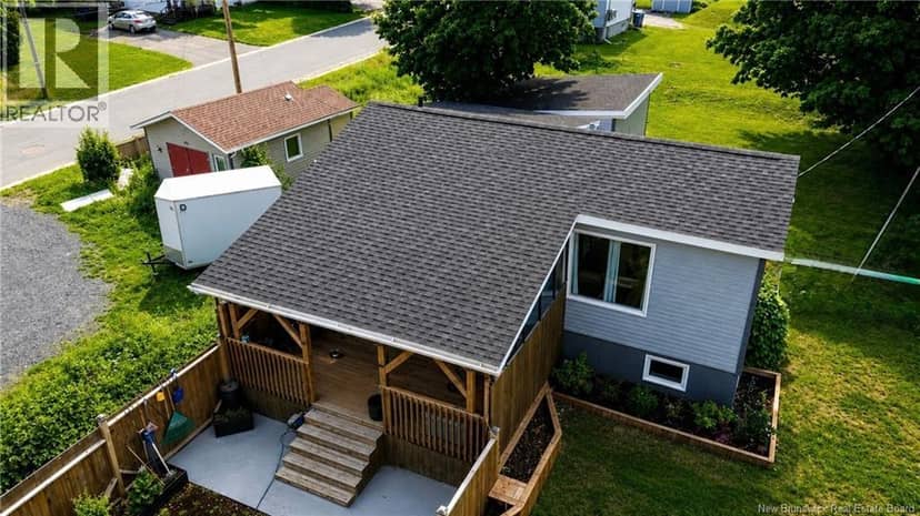 1245 ST THERESA Crescent — photo 2 of 40