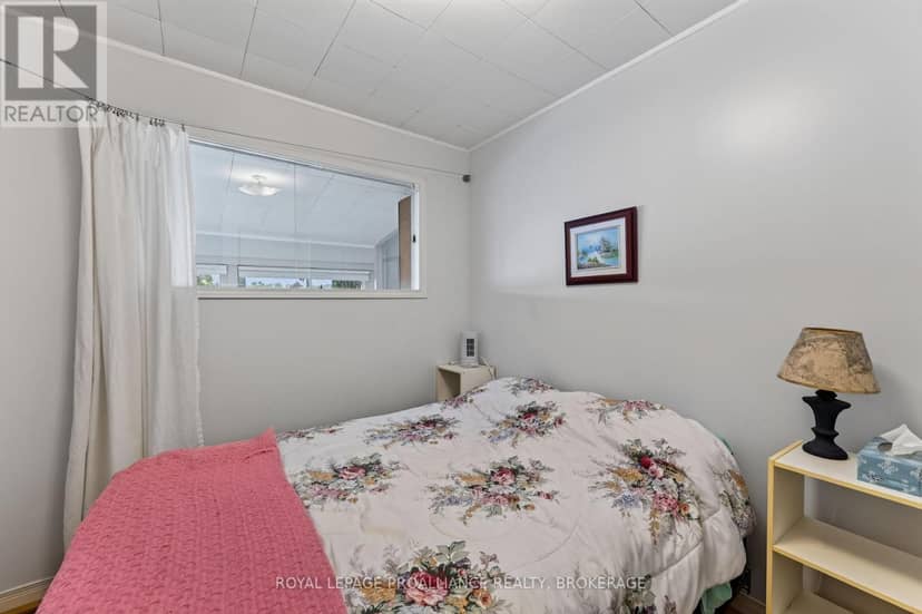 1403B Everett Lane — photo 11 of 33