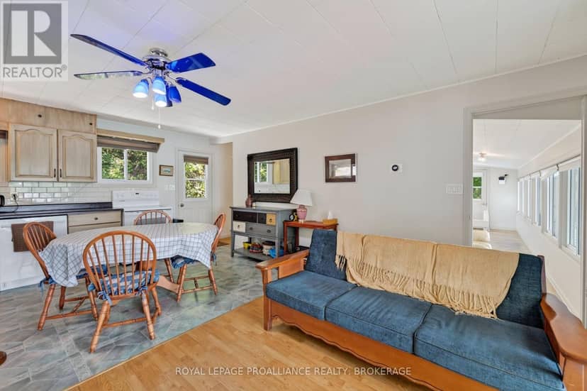 1403B Everett Lane — photo 4 of 33