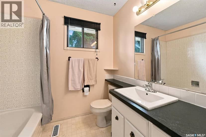 125 Arnason CRESCENT — photo 13 of 33