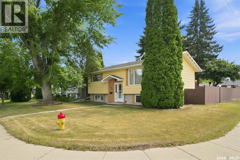 125 Arnason CRESCENT — photo 2 of 33