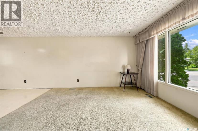125 Arnason CRESCENT — photo 4 of 33