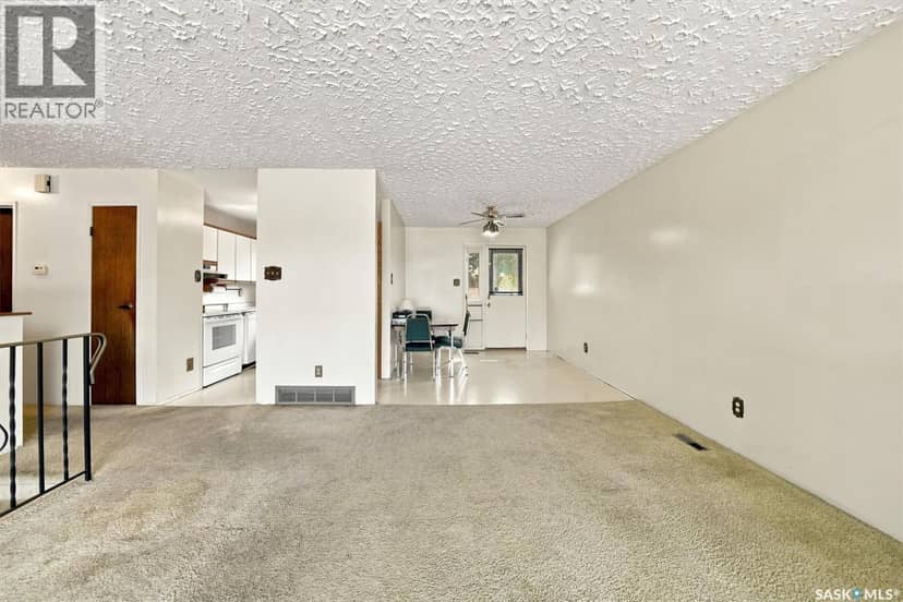 125 Arnason CRESCENT — photo 5 of 33