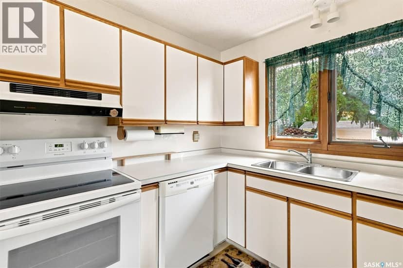 125 Arnason CRESCENT — photo 7 of 33