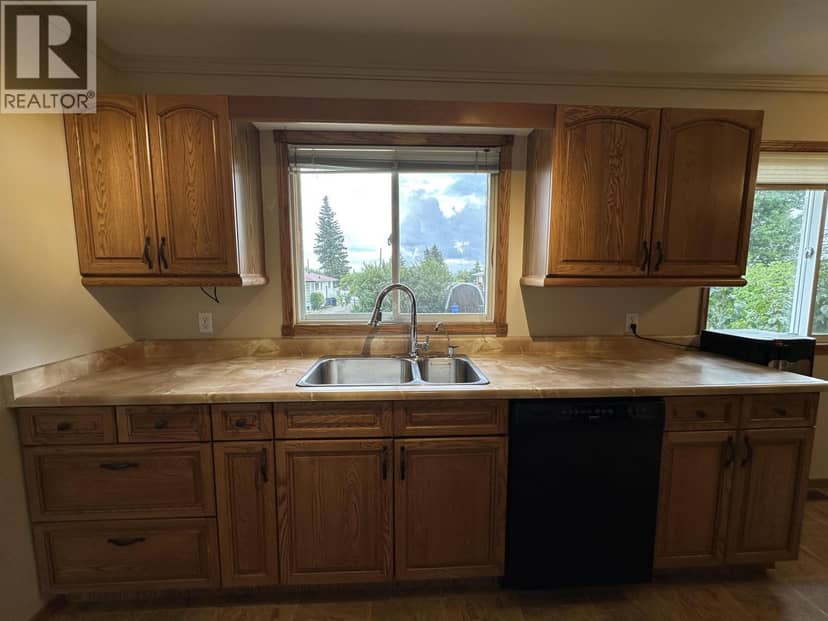 10312 104 AVENUE, Fort St. John, photo 7