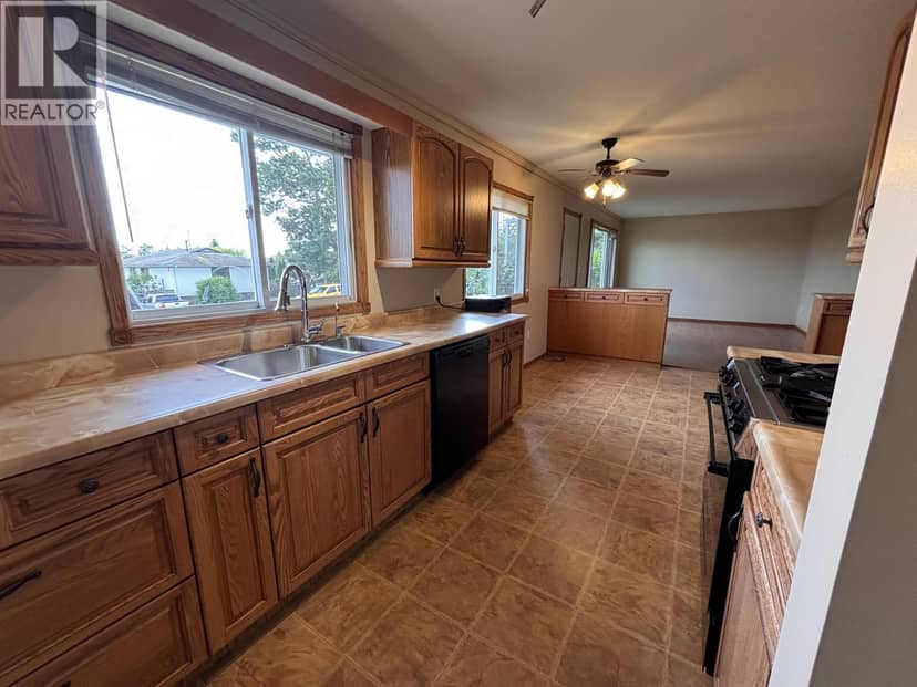10312 104 AVENUE, Fort St. John, photo 5