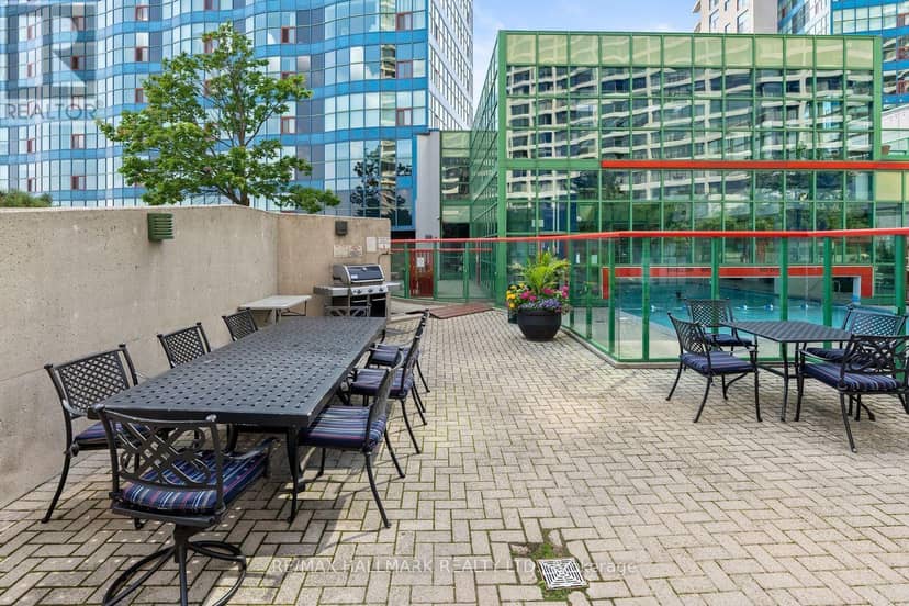 504 - 77 Harbour Square — photo 14 of 25