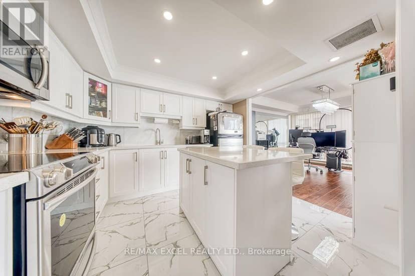 3403 - 65 Harbour Square — photo 15 of 31