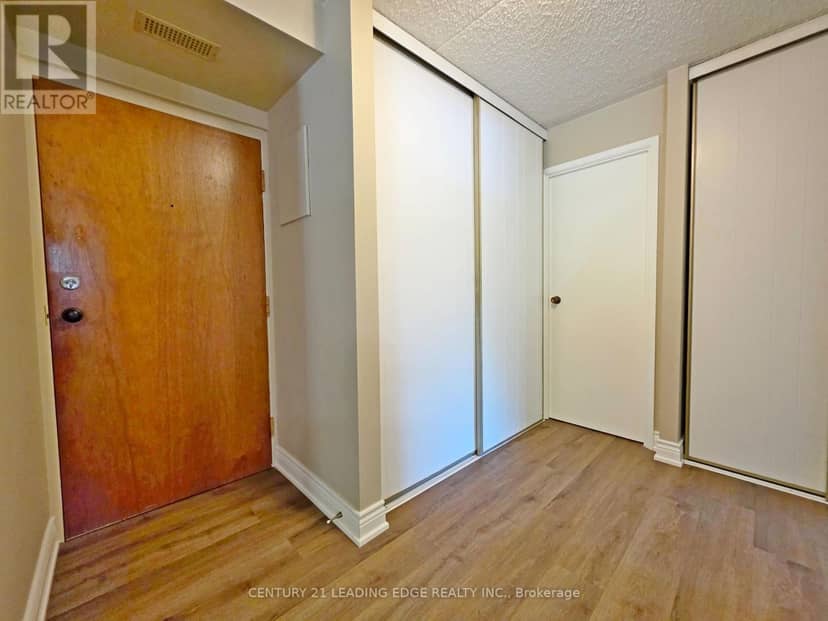 206 - 74 The Queensway S, Georgina, photo 7