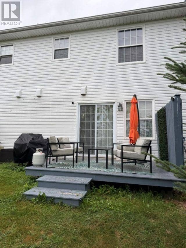 6 MacKinley Crescent — photo 4 of 5