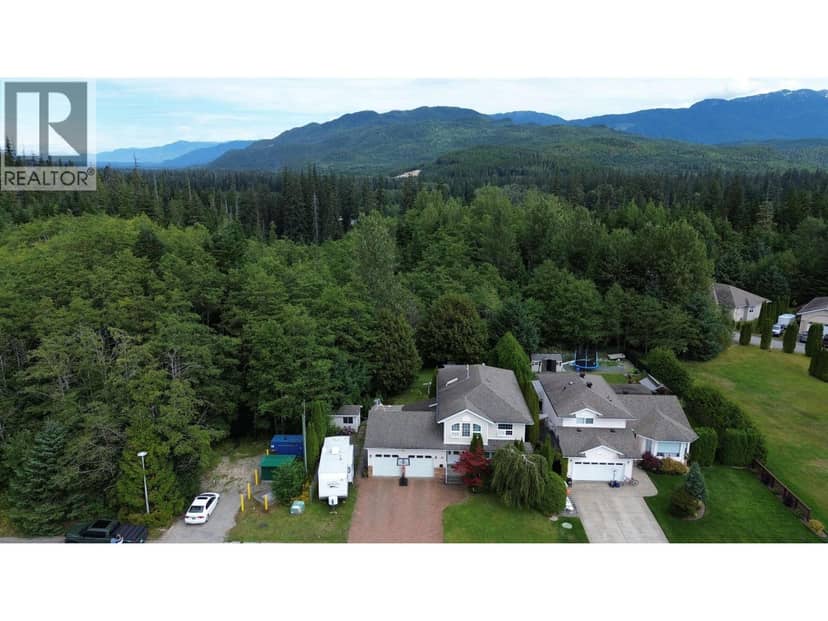 80 SMITH STREET, Kitimat, photo 2