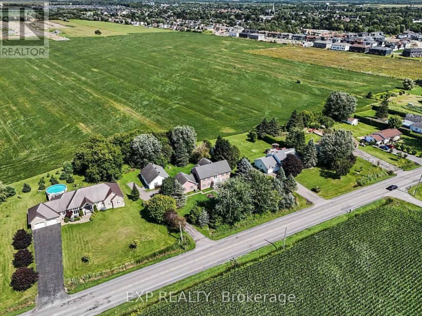 1007 St Pierre Road — photo 4 of 40