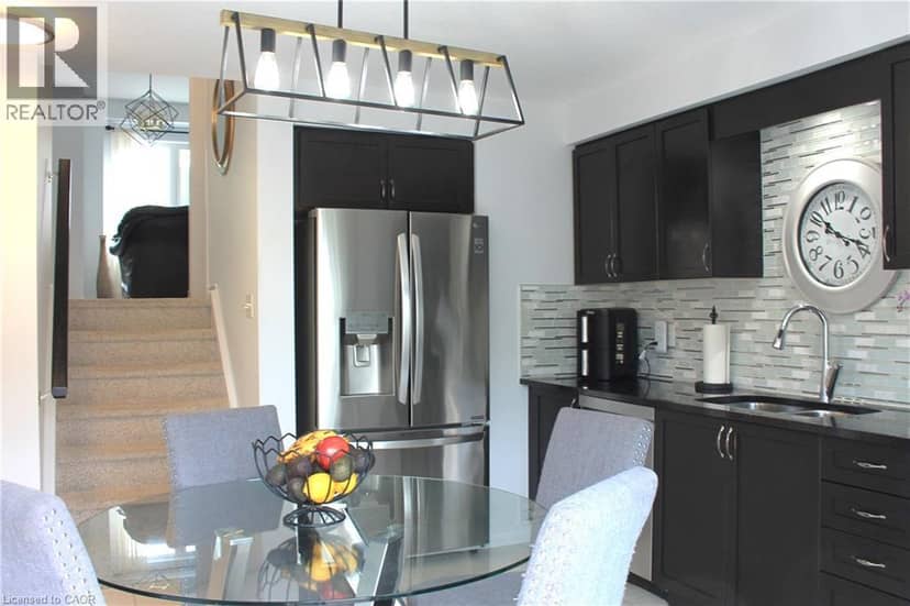 12 POPLAR Drive Unit# 21 — photo 8 of 27