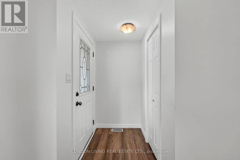 23 Pebble Beach Parkway, South Huron, photo 4