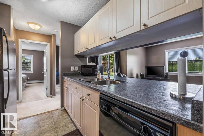 #126 70 Woodsmere Cl — photo 16 of 37