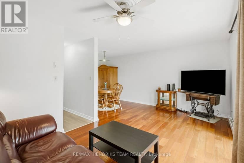 44 - 65 Dorchester Boulevard — photo 14 of 30