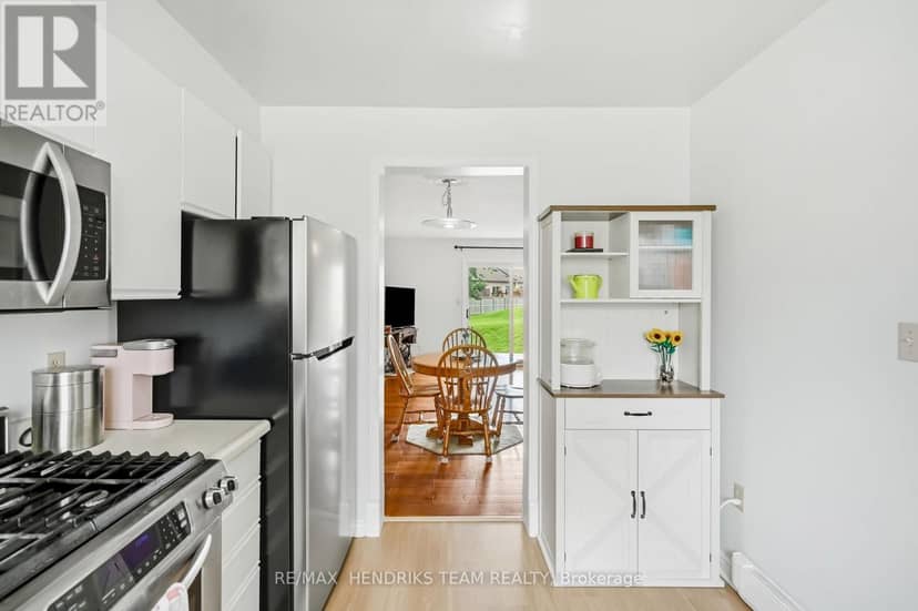 44 - 65 Dorchester Boulevard — photo 8 of 30
