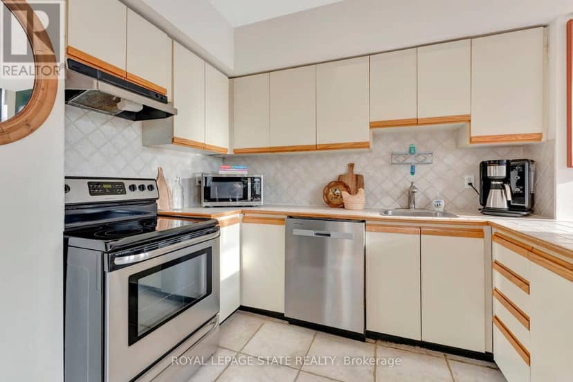 701 - 36 James Street S — photo 15 of 40