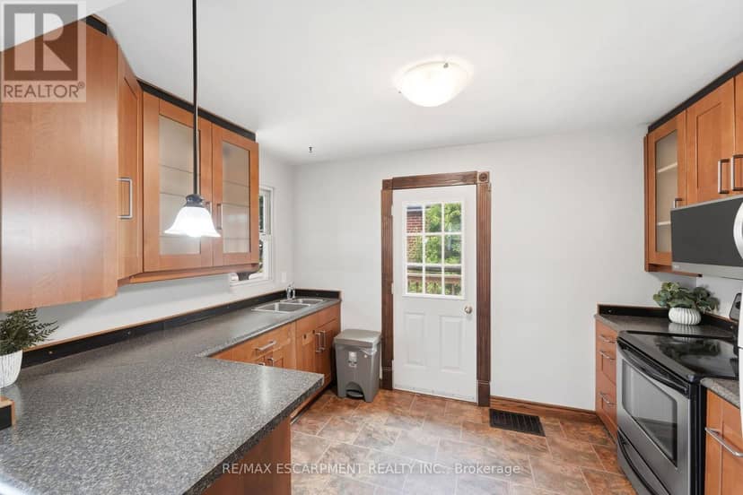 61 Glenmount Avenue — photo 13 of 40