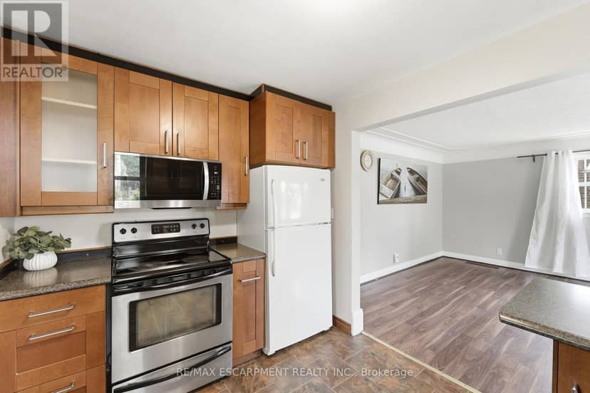 61 Glenmount Avenue — photo 15 of 40