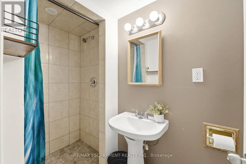 61 Glenmount Avenue — photo 29 of 40
