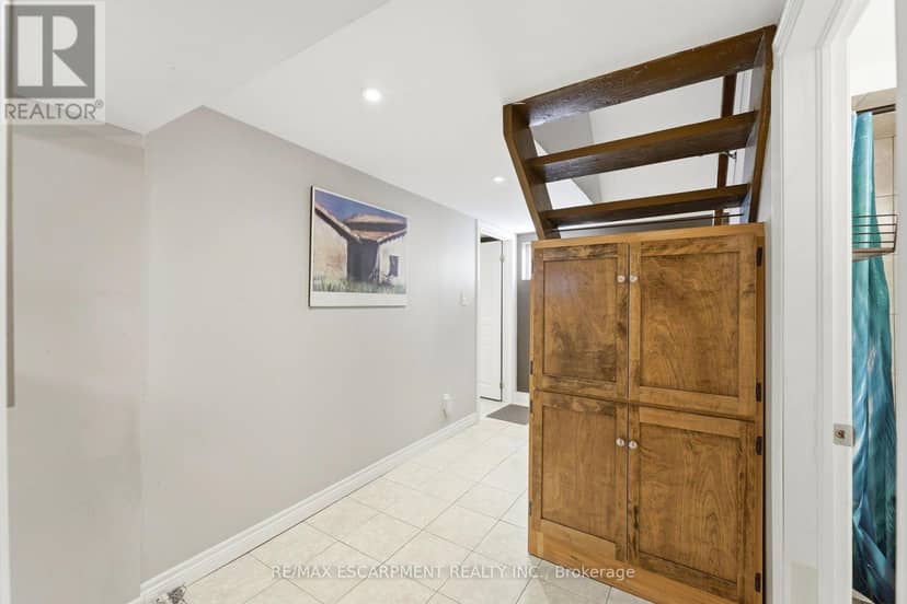 61 Glenmount Avenue — photo 31 of 40