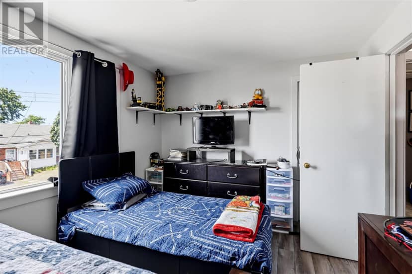 534 Parliament ST — photo 10 of 23