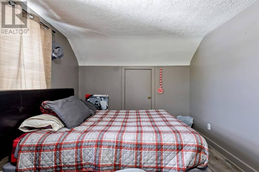 534 Parliament ST — photo 11 of 23