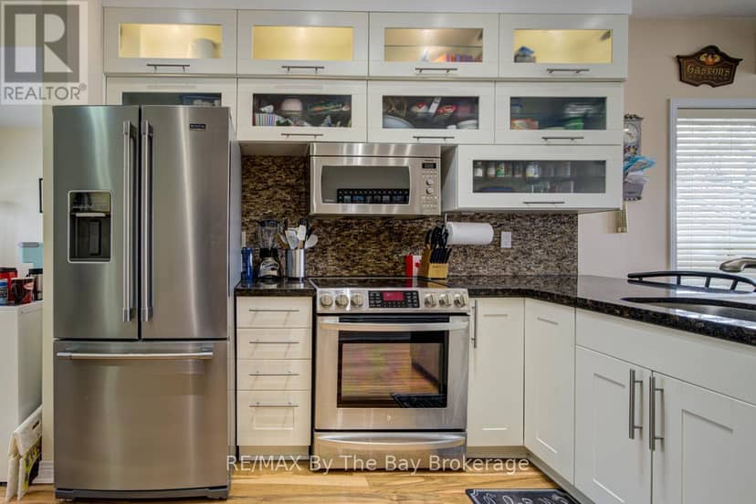 1 - 216 River Road E — photo 12 of 40