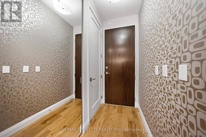 503 - 101 Locke Street S — photo 4 of 36