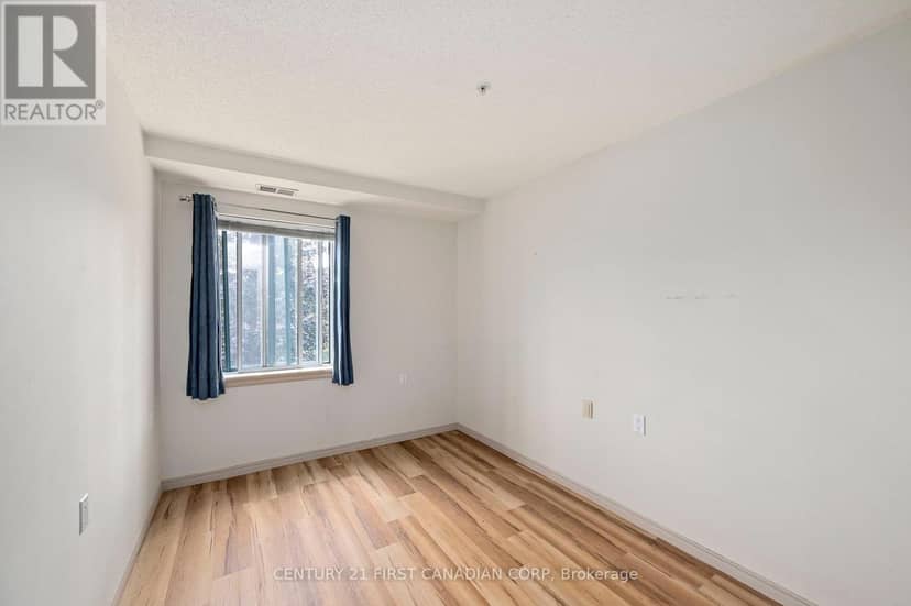 307 - 511 Gainsborough Road — photo 10 of 23