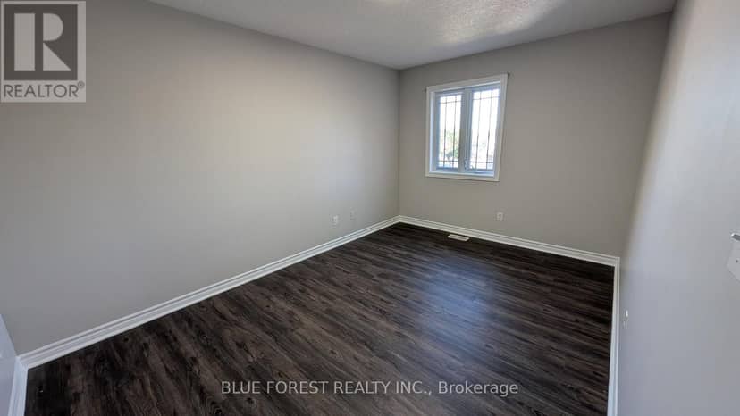 904 Frontenac Crescent — photo 18 of 34