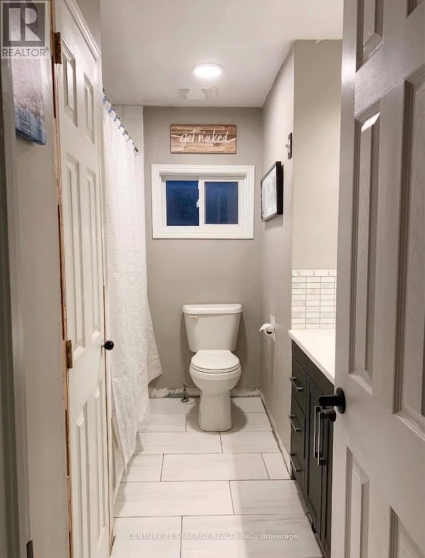 215 Victoria Street — photo 9 of 25