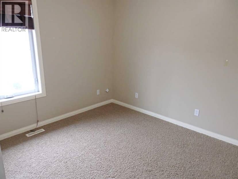 5239 64 Street — photo 27 of 40