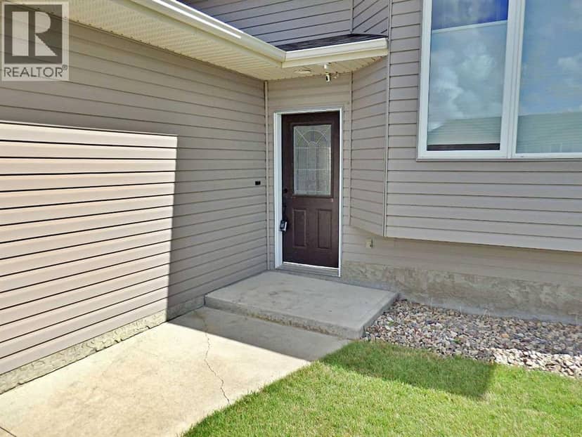 5239 64 Street — photo 11 of 40