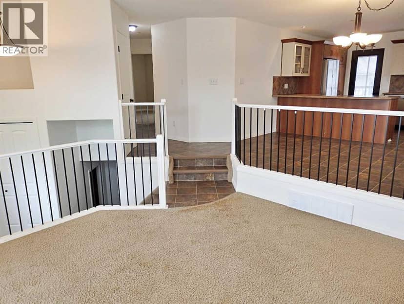 5239 64 Street — photo 13 of 40