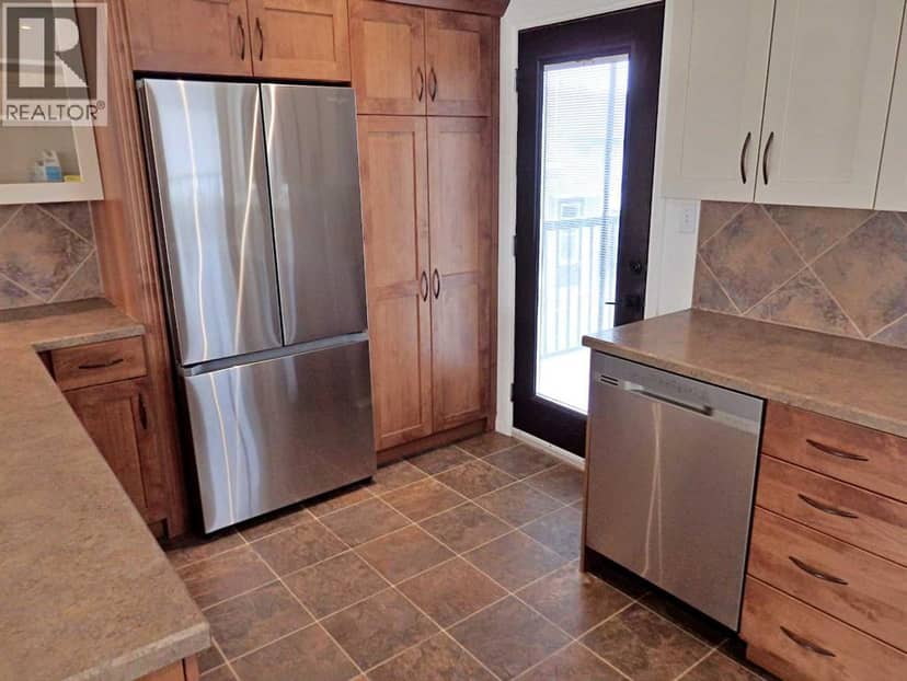 5239 64 Street — photo 17 of 40