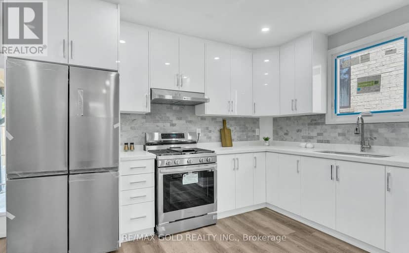 8 Fairglen Crescent — photo 13 of 40