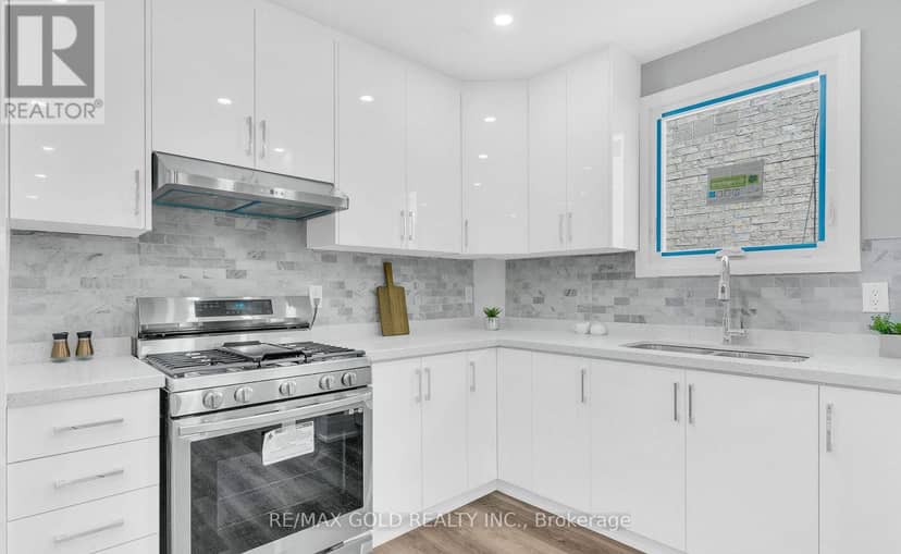 8 Fairglen Crescent — photo 15 of 40