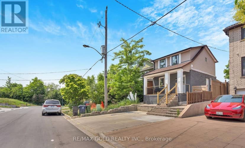 8 Fairglen Crescent — photo 2 of 40